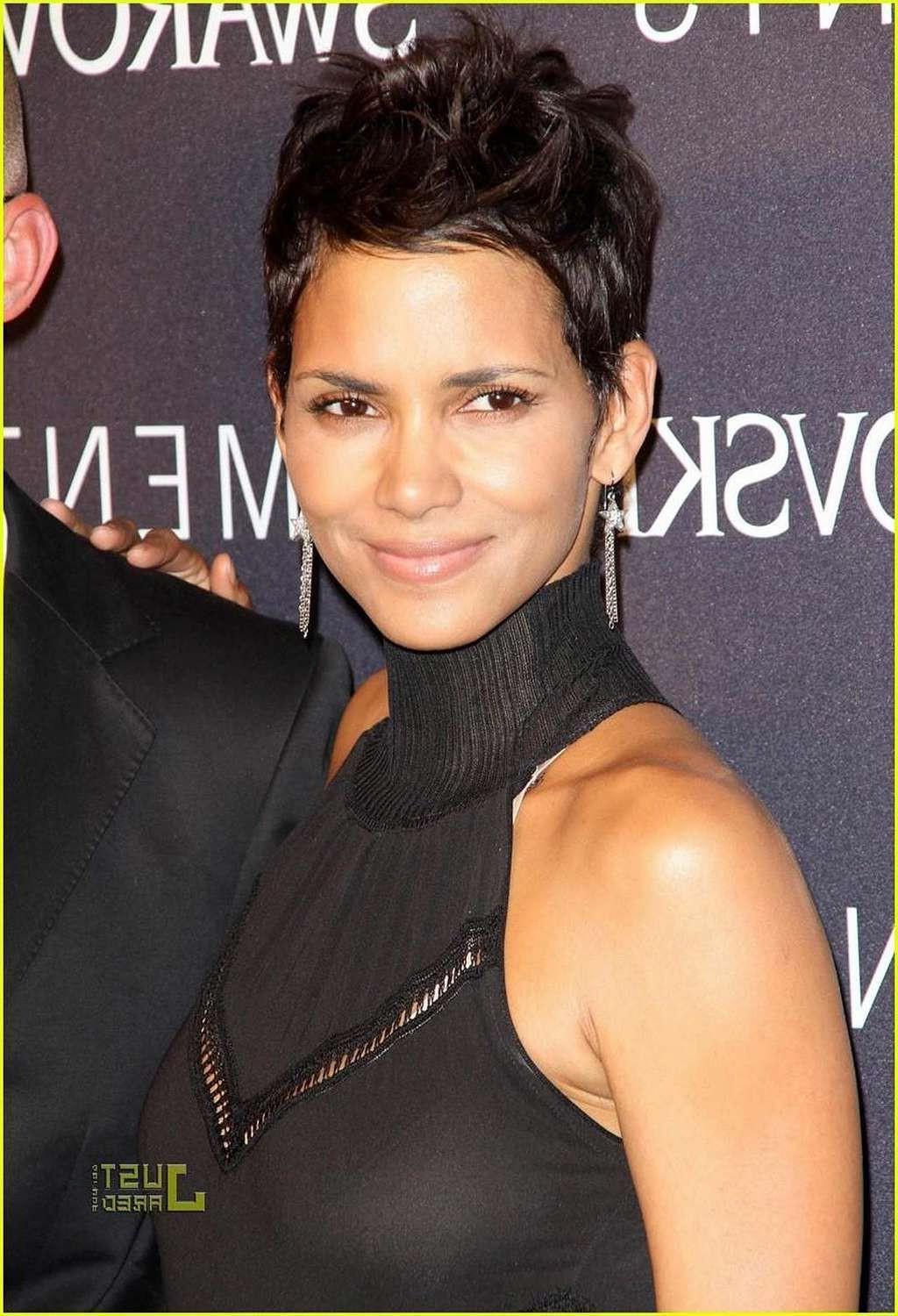 10P Halle Berry very leggy and hot in black mini skirt on street paparazzi shoots