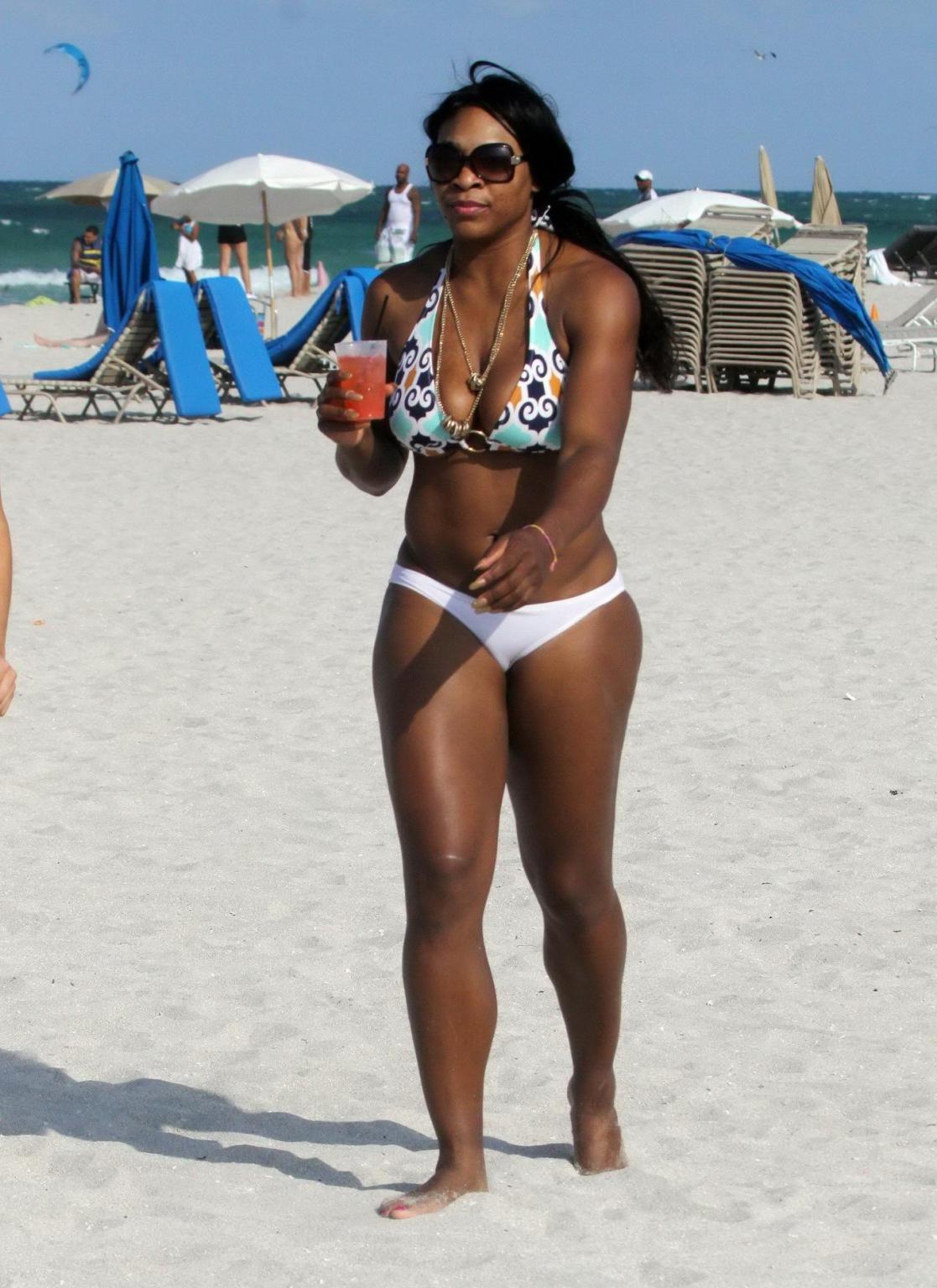 16P Serena Williams showing off her big booty in bikini on Miami beach