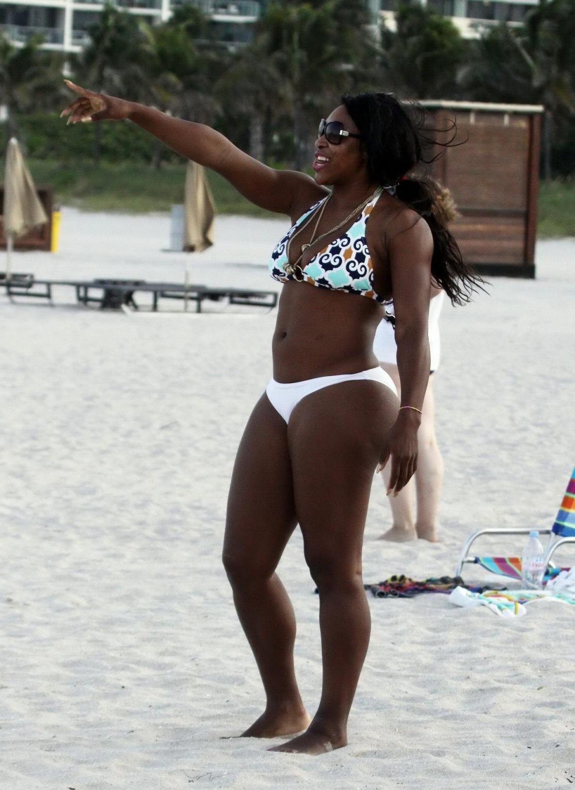 16P Serena Williams showing off her big booty in bikini on Miami beach