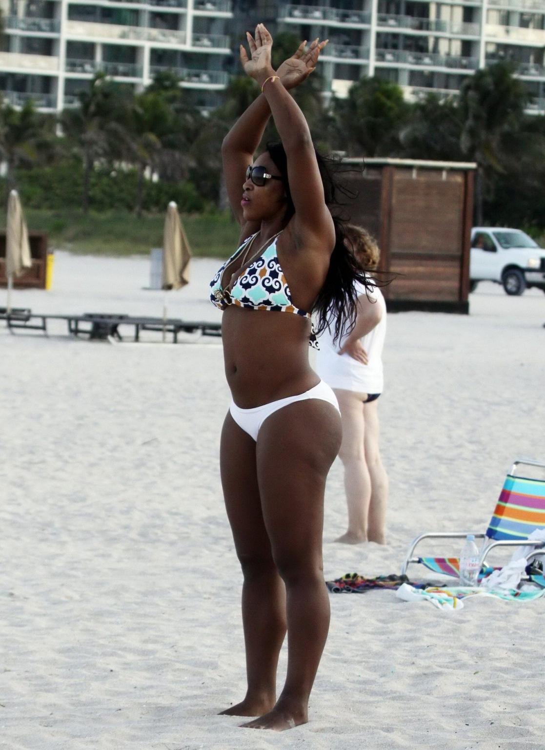 16P Serena Williams showing off her big booty in bikini on Miami beach
