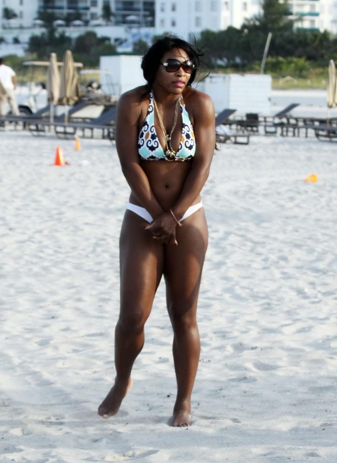 16P Serena Williams showing off her big booty in bikini on Miami beach