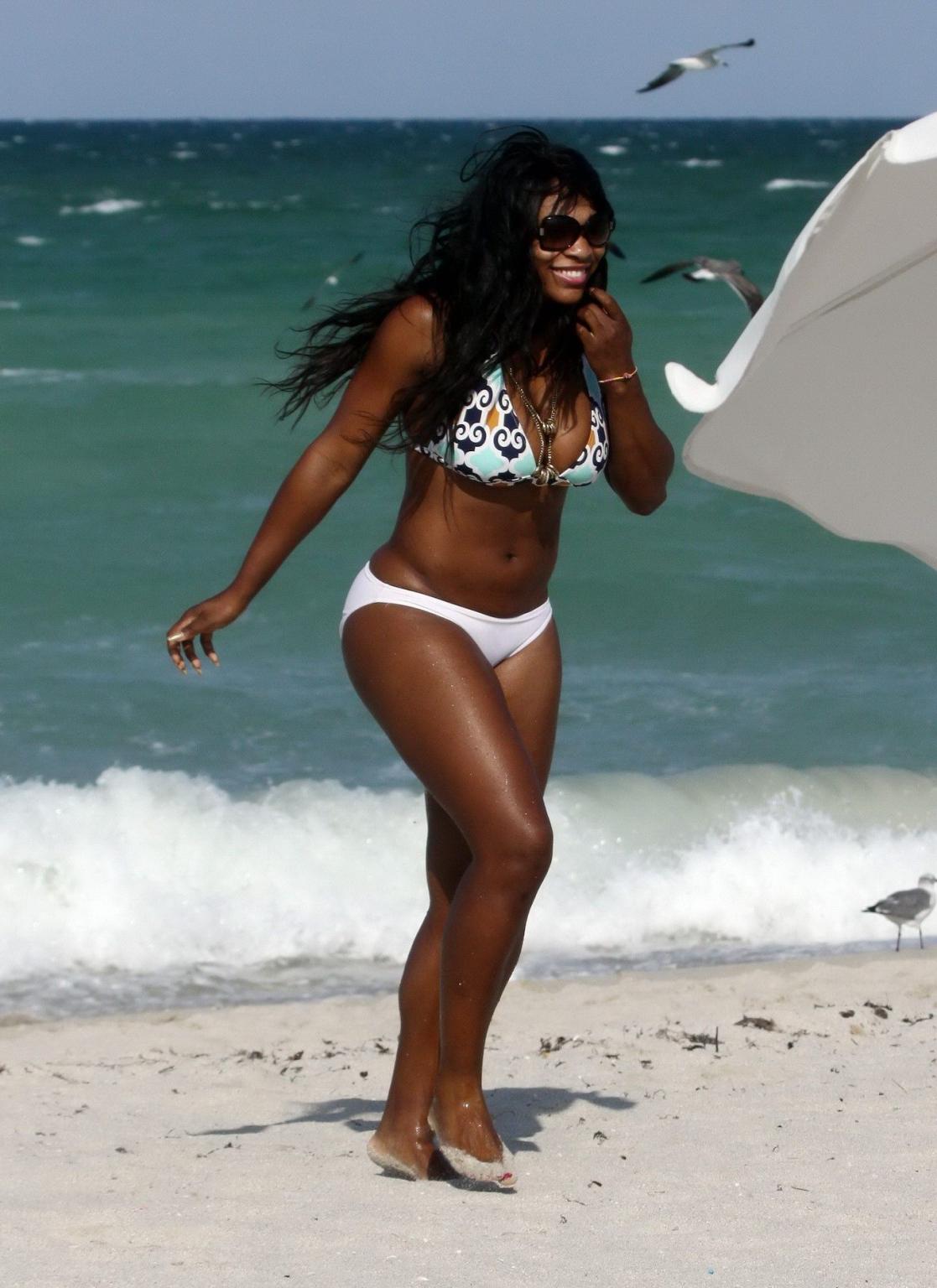 16P Serena Williams showing off her big booty in bikini on Miami beach
