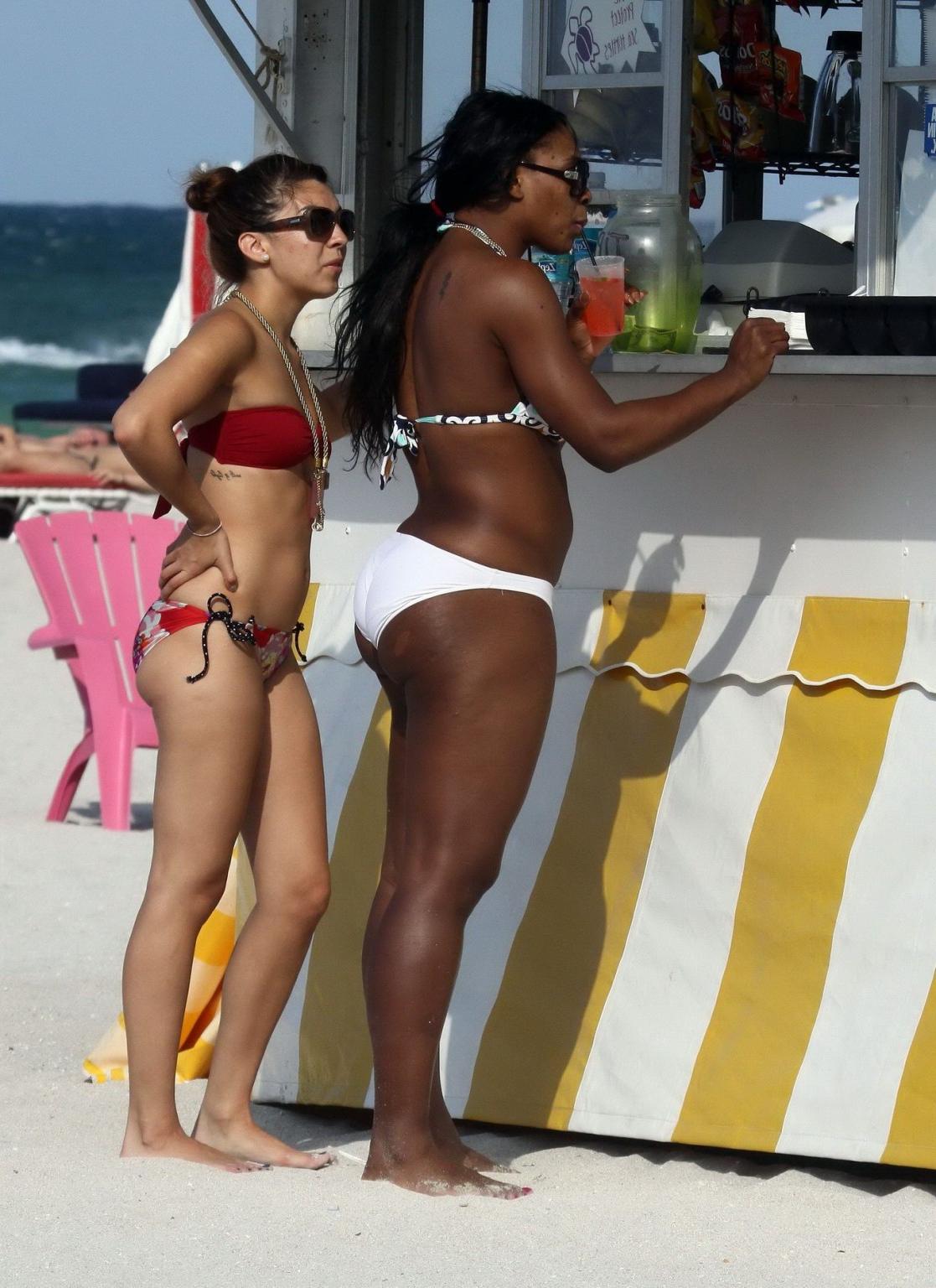 16P Serena Williams showing off her big booty in bikini on Miami beach