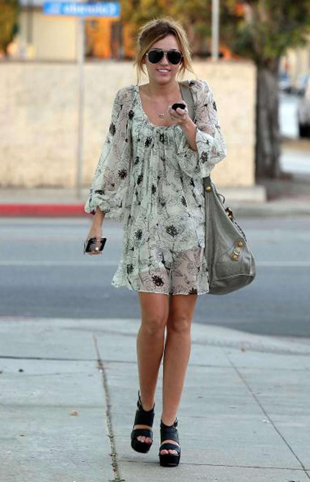 10P Miley Cyrus showing her sexy body and hot legs in skirt on street