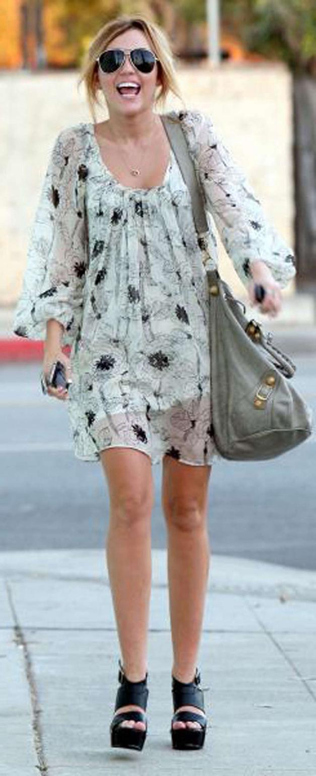 10P Miley Cyrus showing her sexy body and hot legs in skirt on street