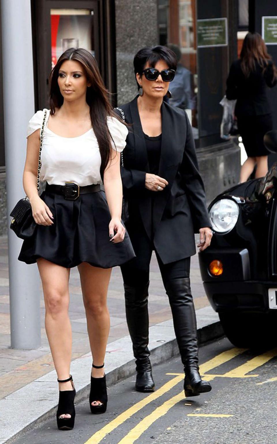 16P Kim Kardashian exposing fucking hot body and sexy nipples on street