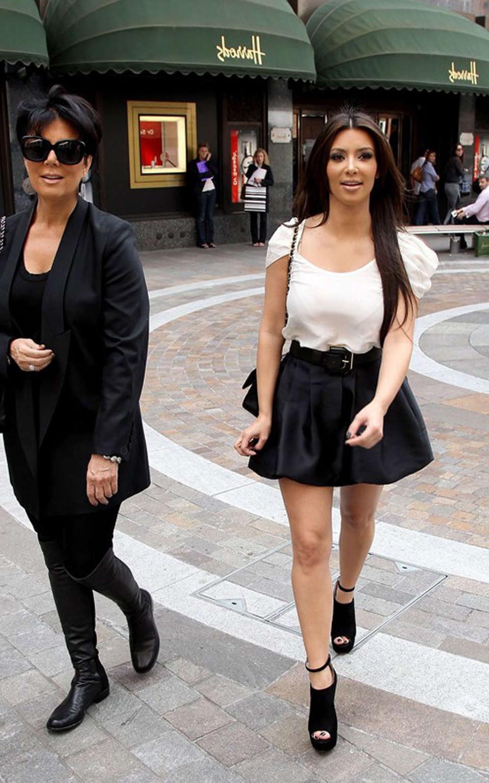 16P Kim Kardashian exposing fucking hot body and sexy nipples on street