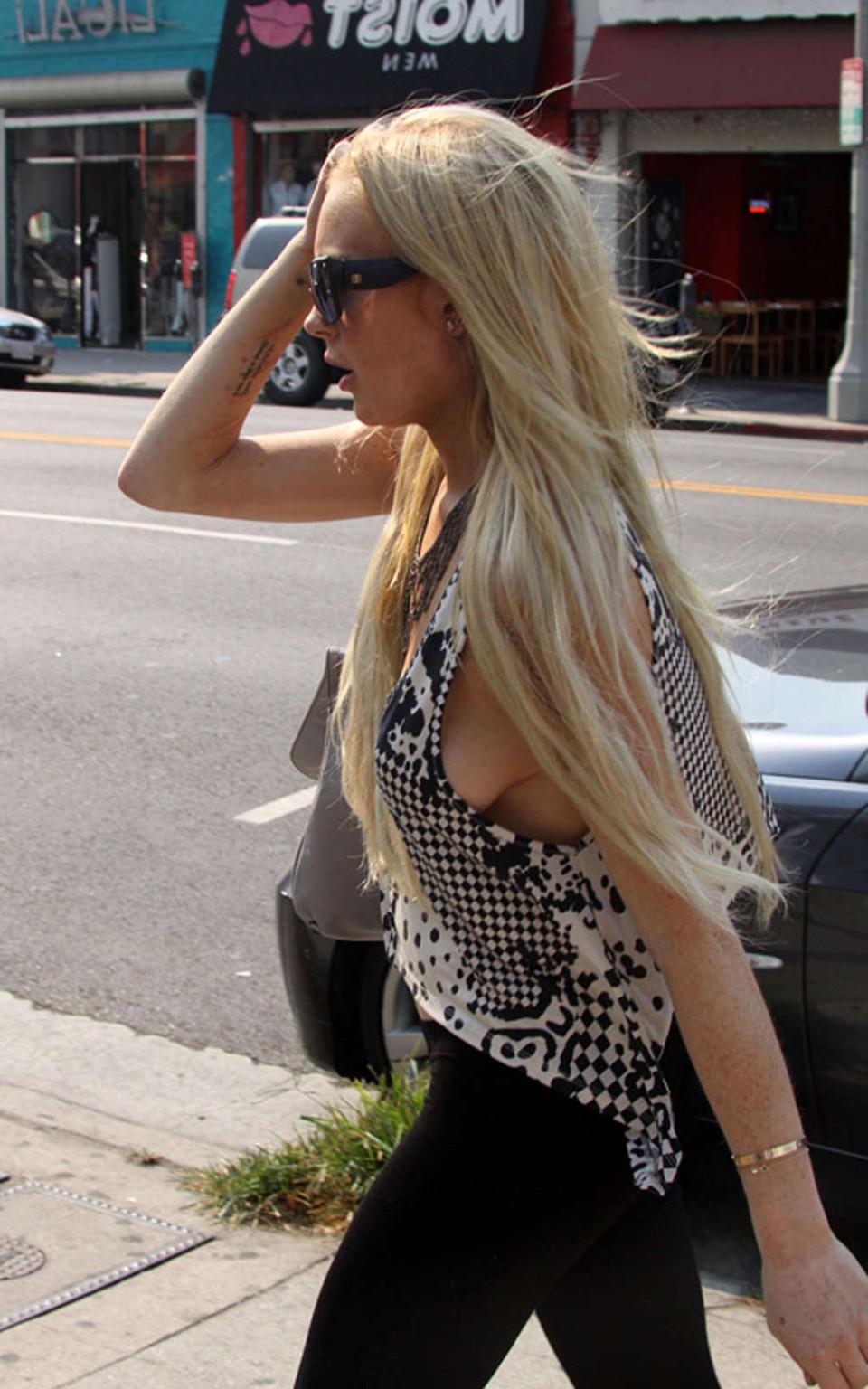 16P Lindsay Lohan exposing her huge boobs and sexy legs on street