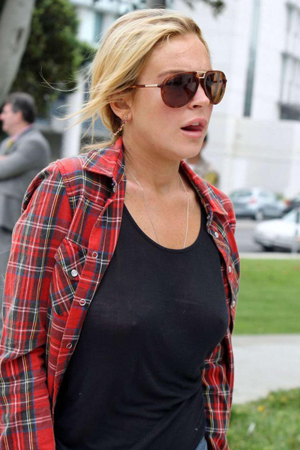 16P Lindsay Lohan exposing her huge boobs and sexy legs on street
