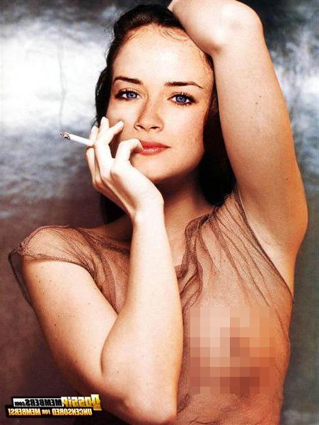 11P Busty A-list celebrities flashing tits in fake photos