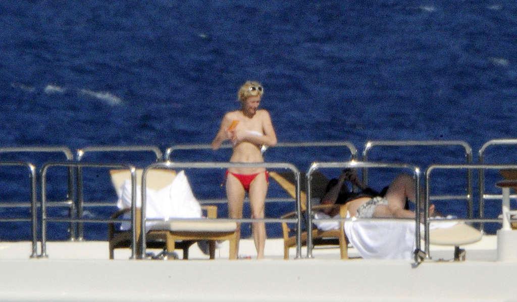 10P Paris Hilton flashing her panties upskirt on street and exposing her tits on yac