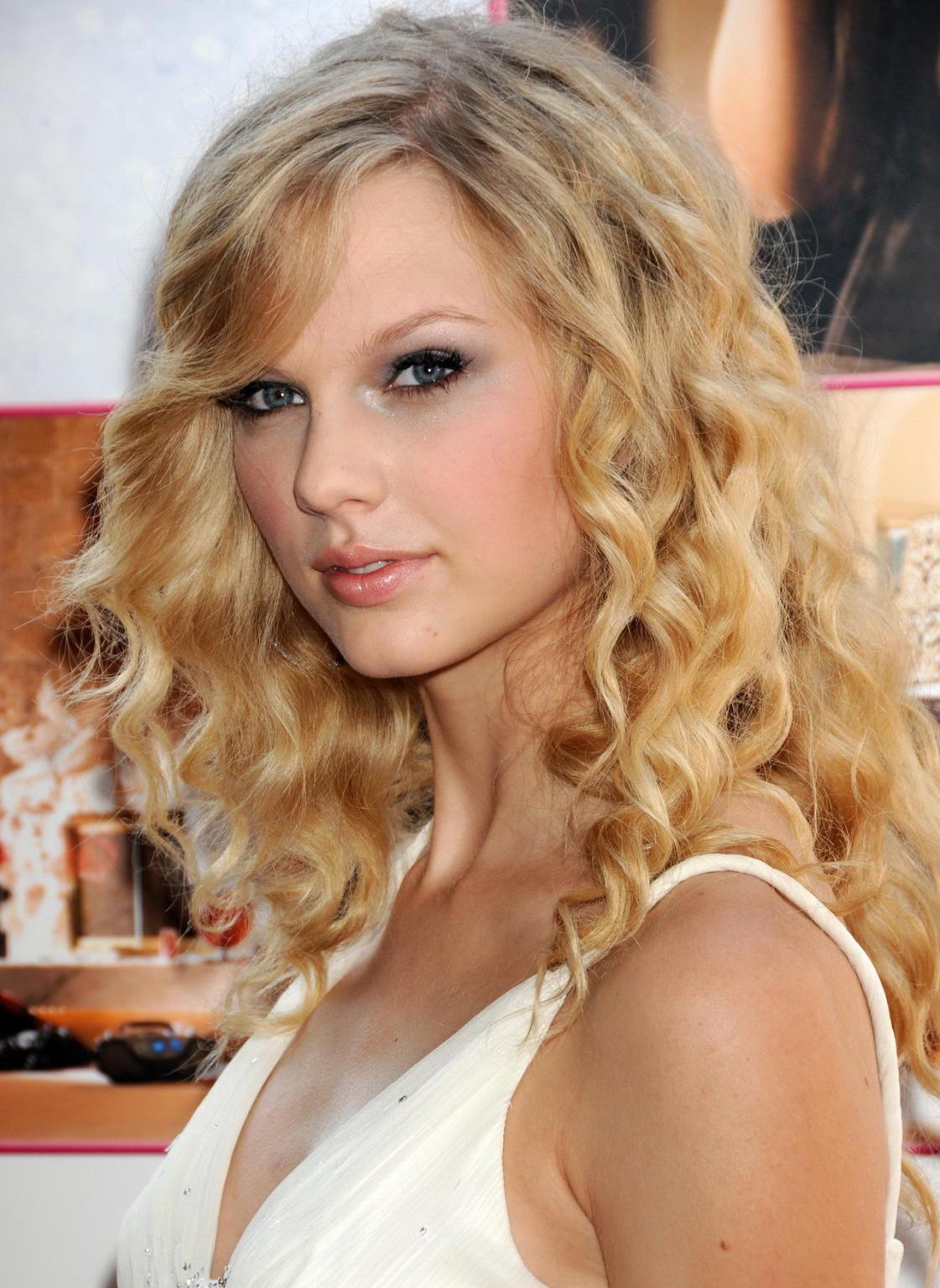 15P Taylor Swift stunning in white dress at 'Another Cinderella Story' premiere