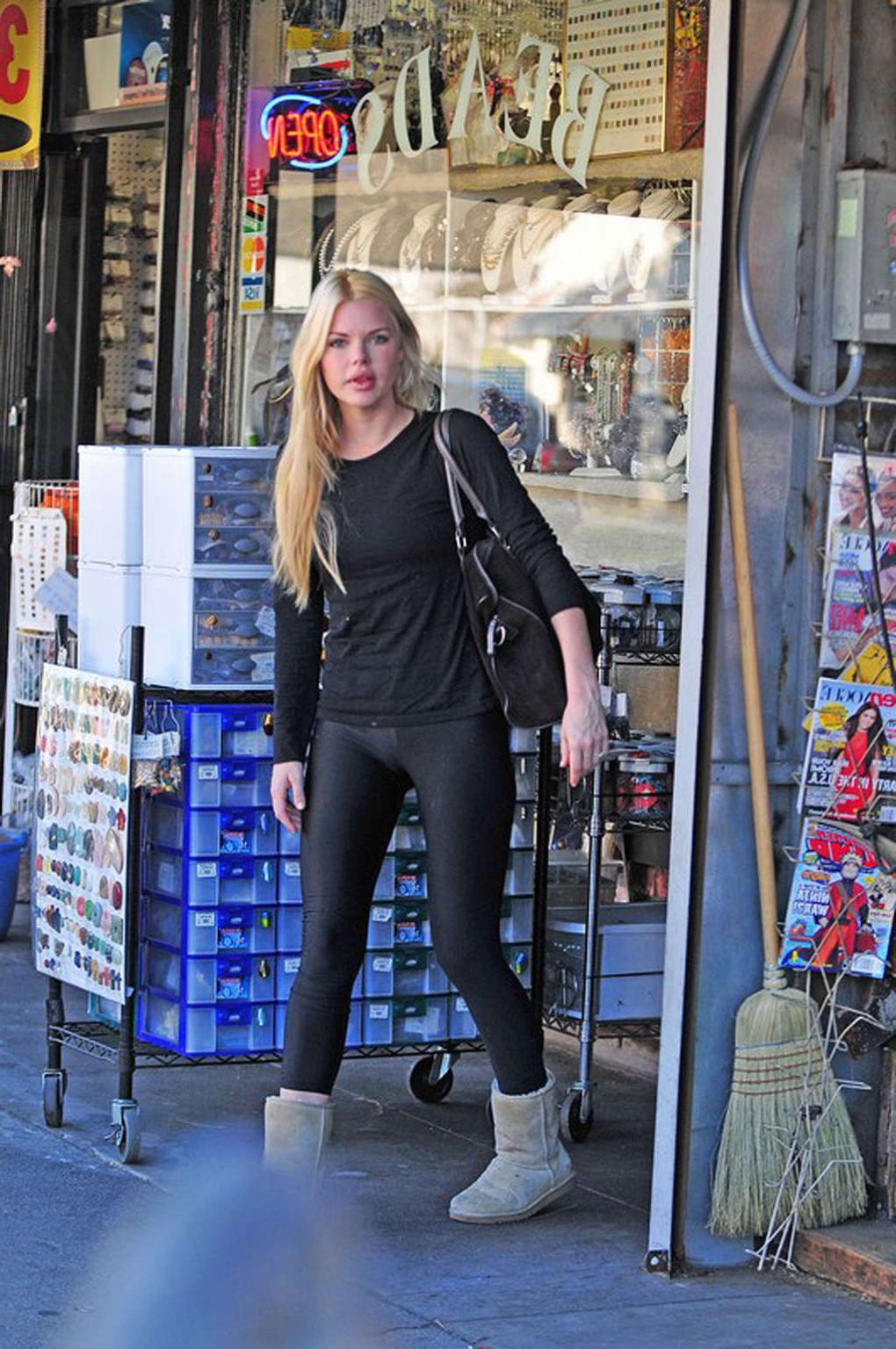 16P Sophie Monk exposing her sexy body and hot legs on street