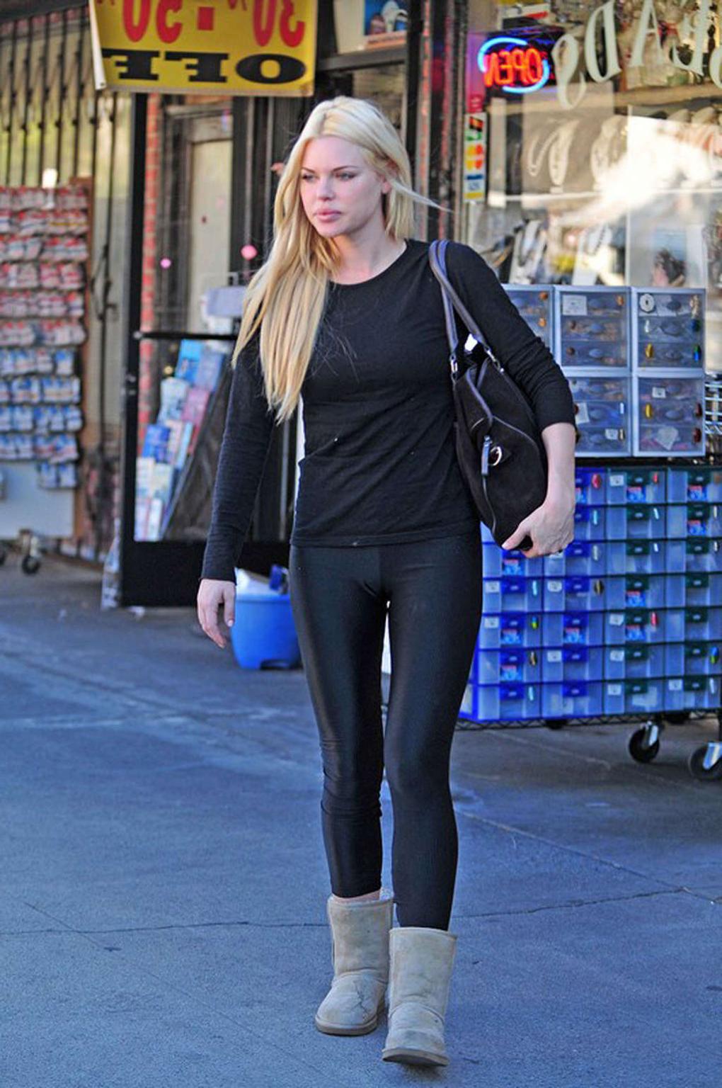 16P Sophie Monk exposing her sexy body and hot legs on street