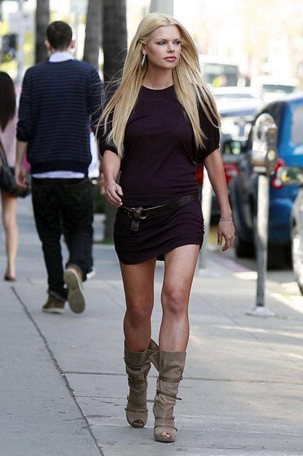 16P Sophie Monk exposing her sexy body and hot legs on street