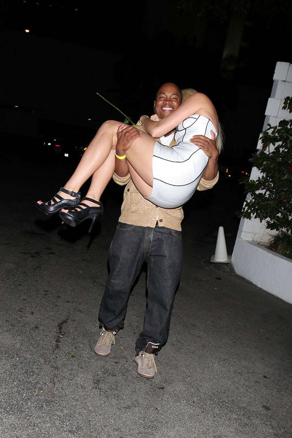 16P Karissa Shannon showing her ass upskirt on street paparazzi shoots