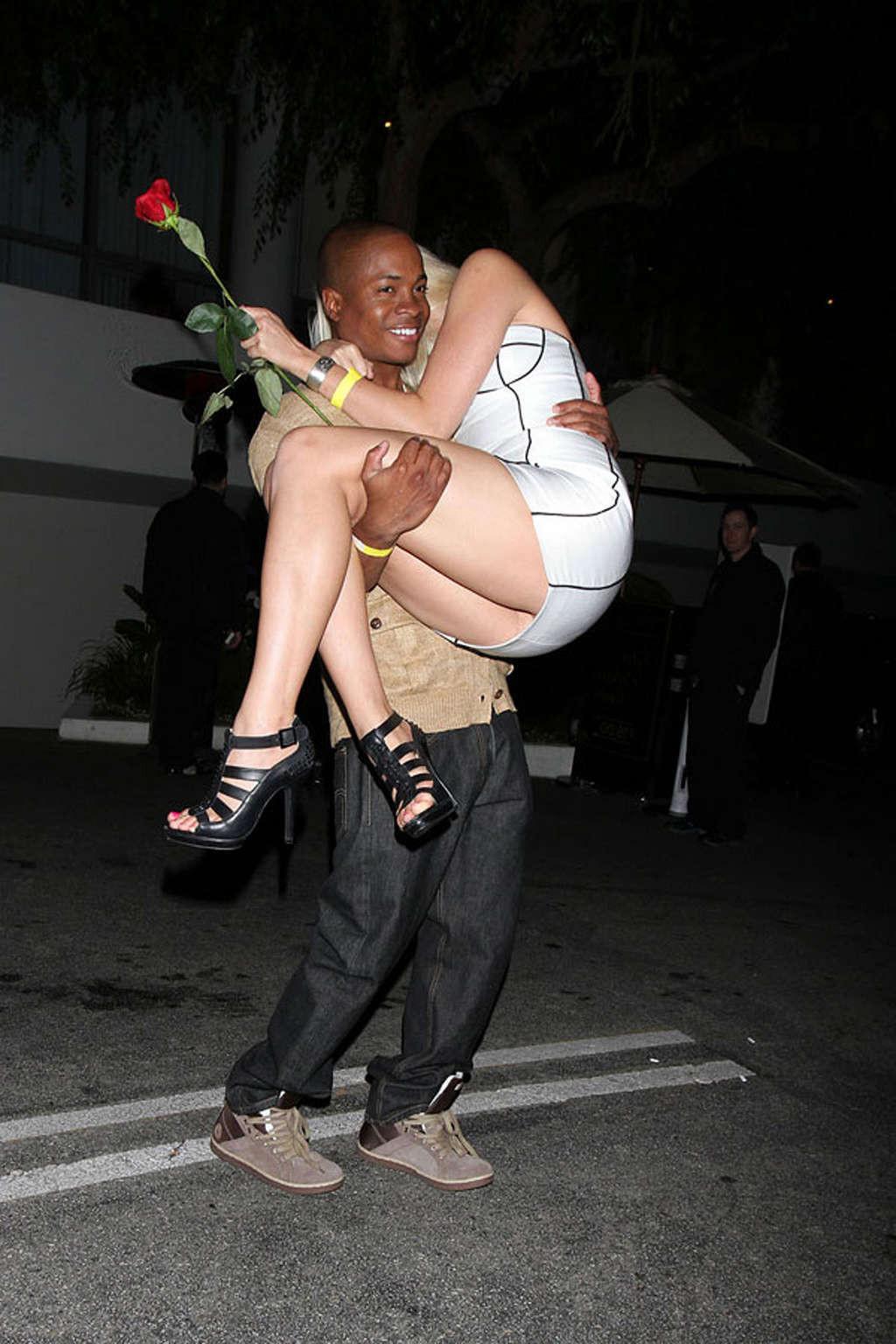 16P Karissa Shannon showing her ass upskirt on street paparazzi shoots
