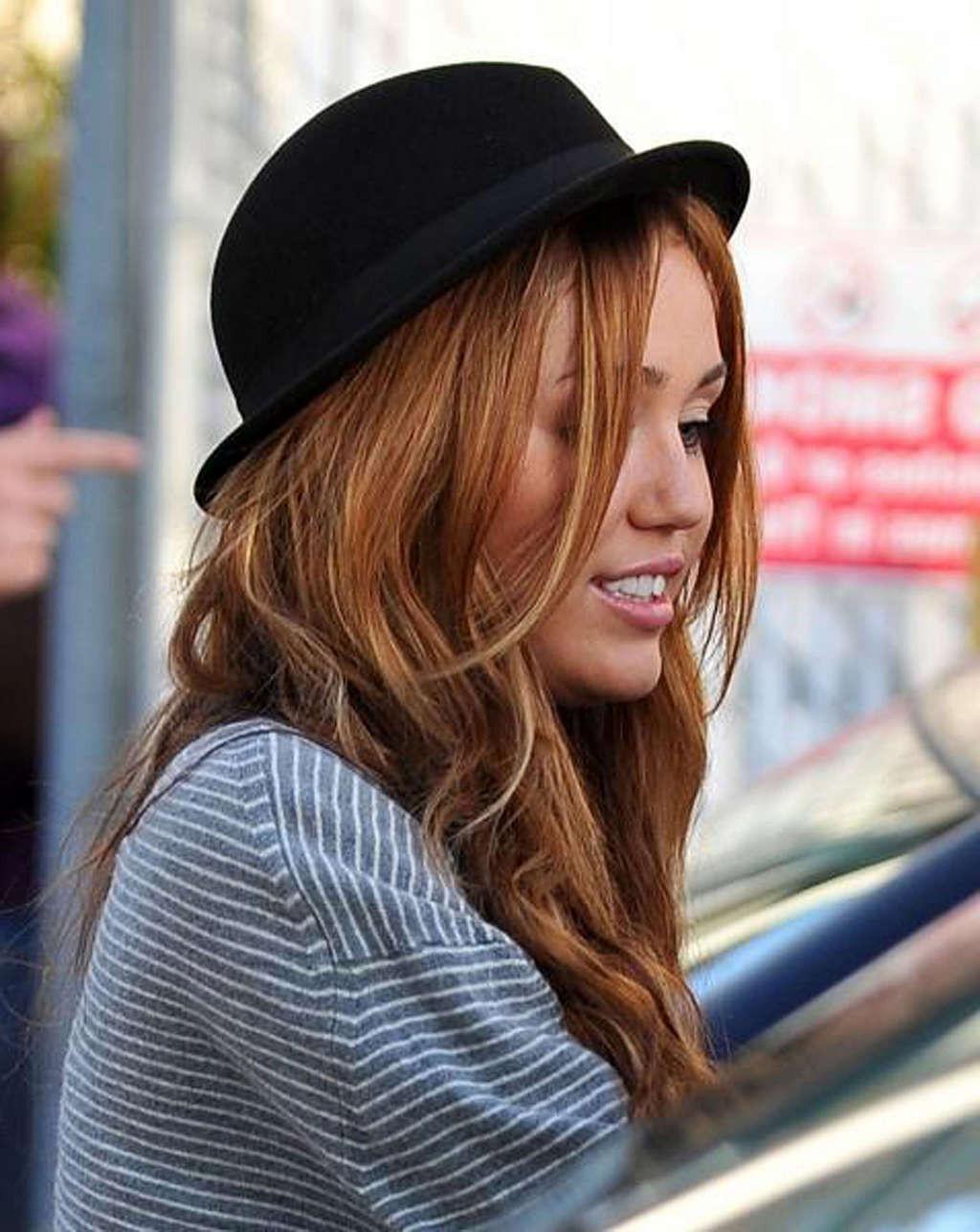 16P Miley Cyrus exposing her hot body and sexy legs on street
