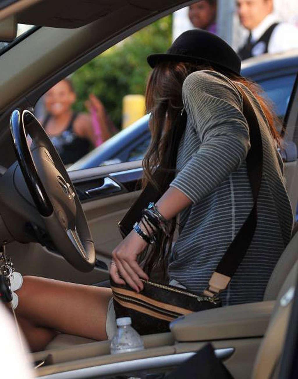 16P Miley Cyrus exposing her hot body and sexy legs on street