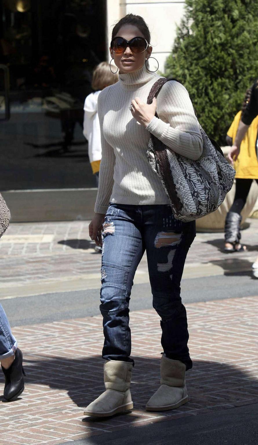 16P Jennifer Lopez walking on street and showing fantastic tits