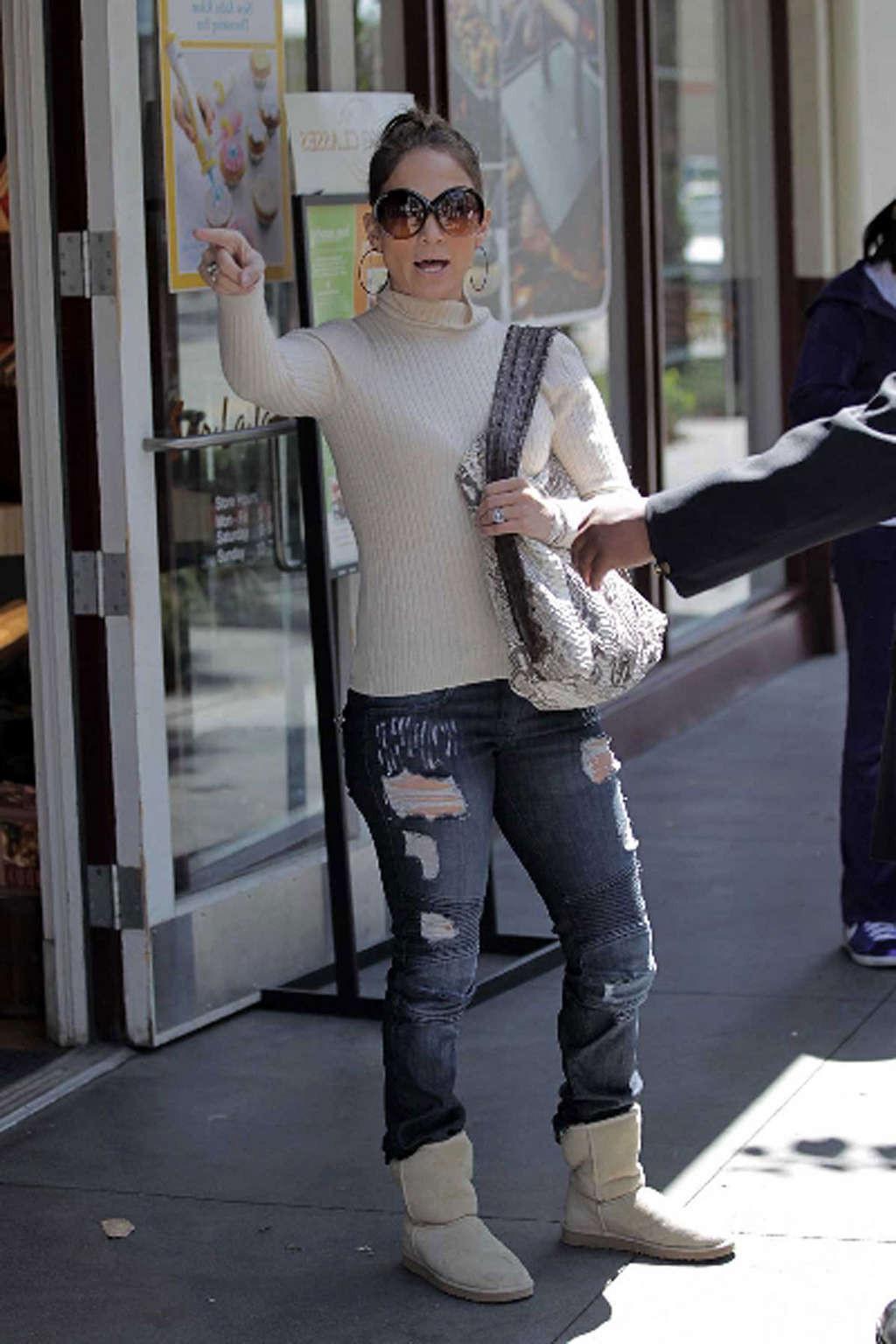 16P Jennifer Lopez walking on street and showing fantastic tits