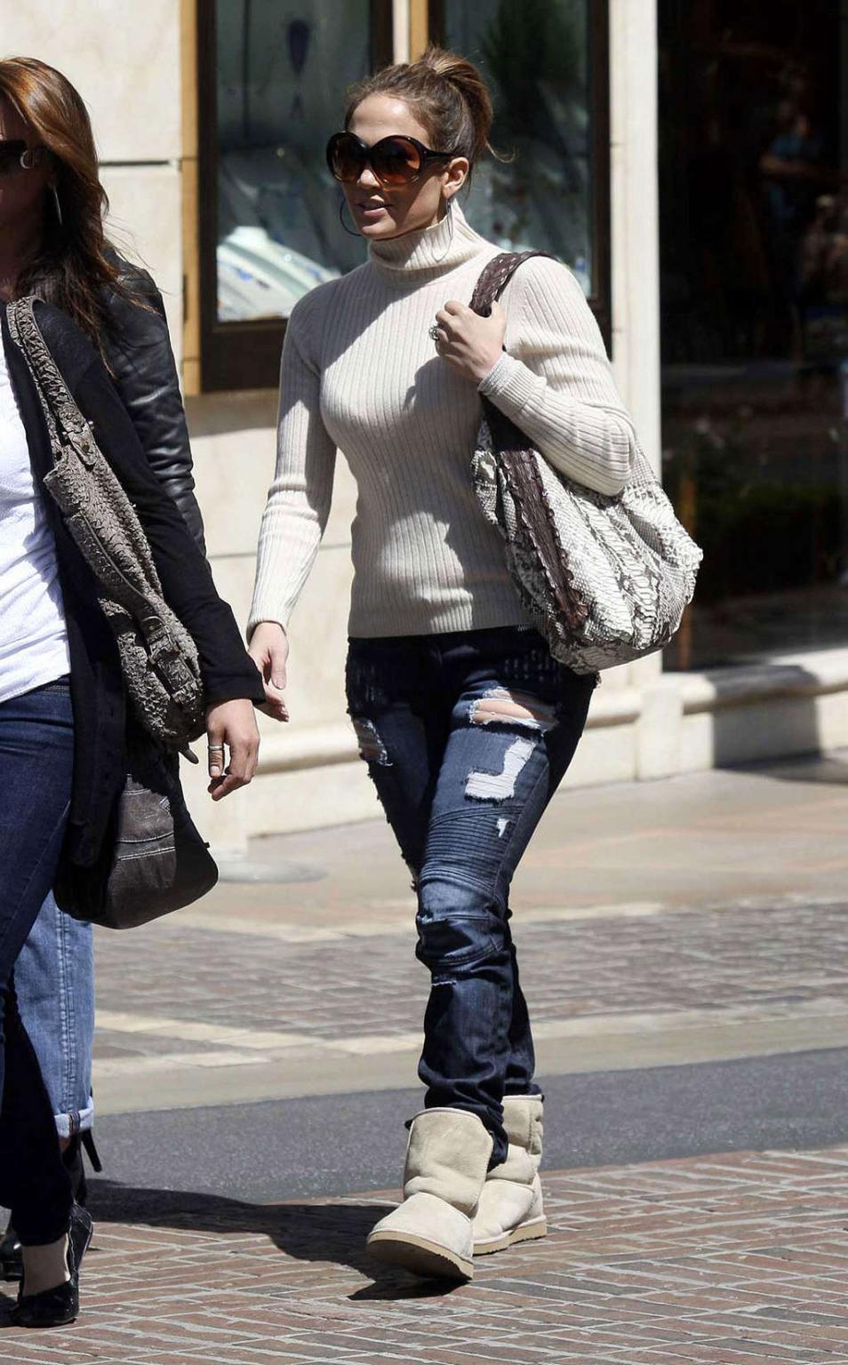 16P Jennifer Lopez walking on street and showing fantastic tits