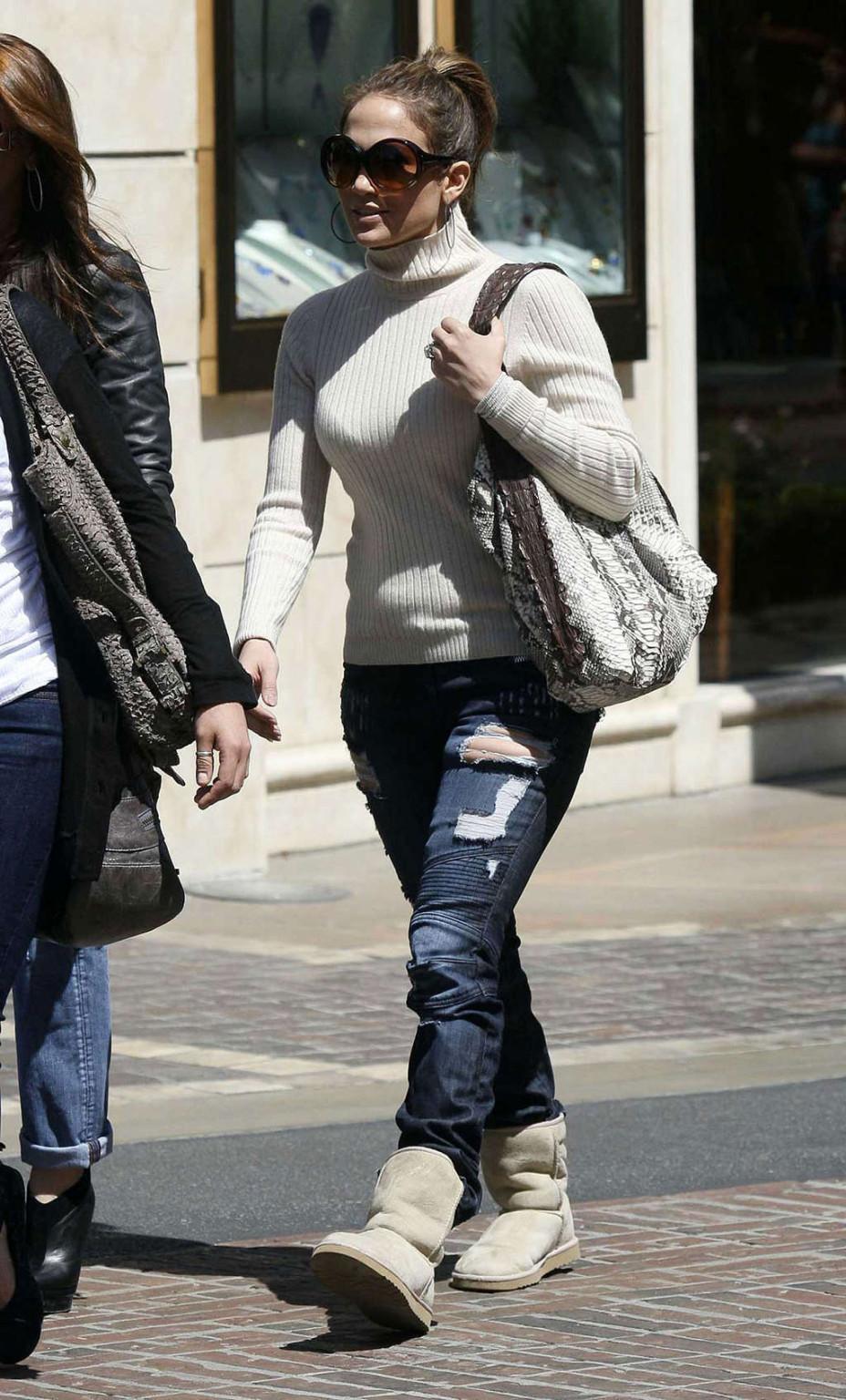 16P Jennifer Lopez walking on street and showing fantastic tits