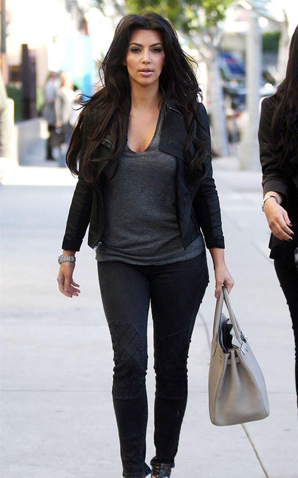 16P Kim Kardashian showing her fucking sexy ass in jeans on street