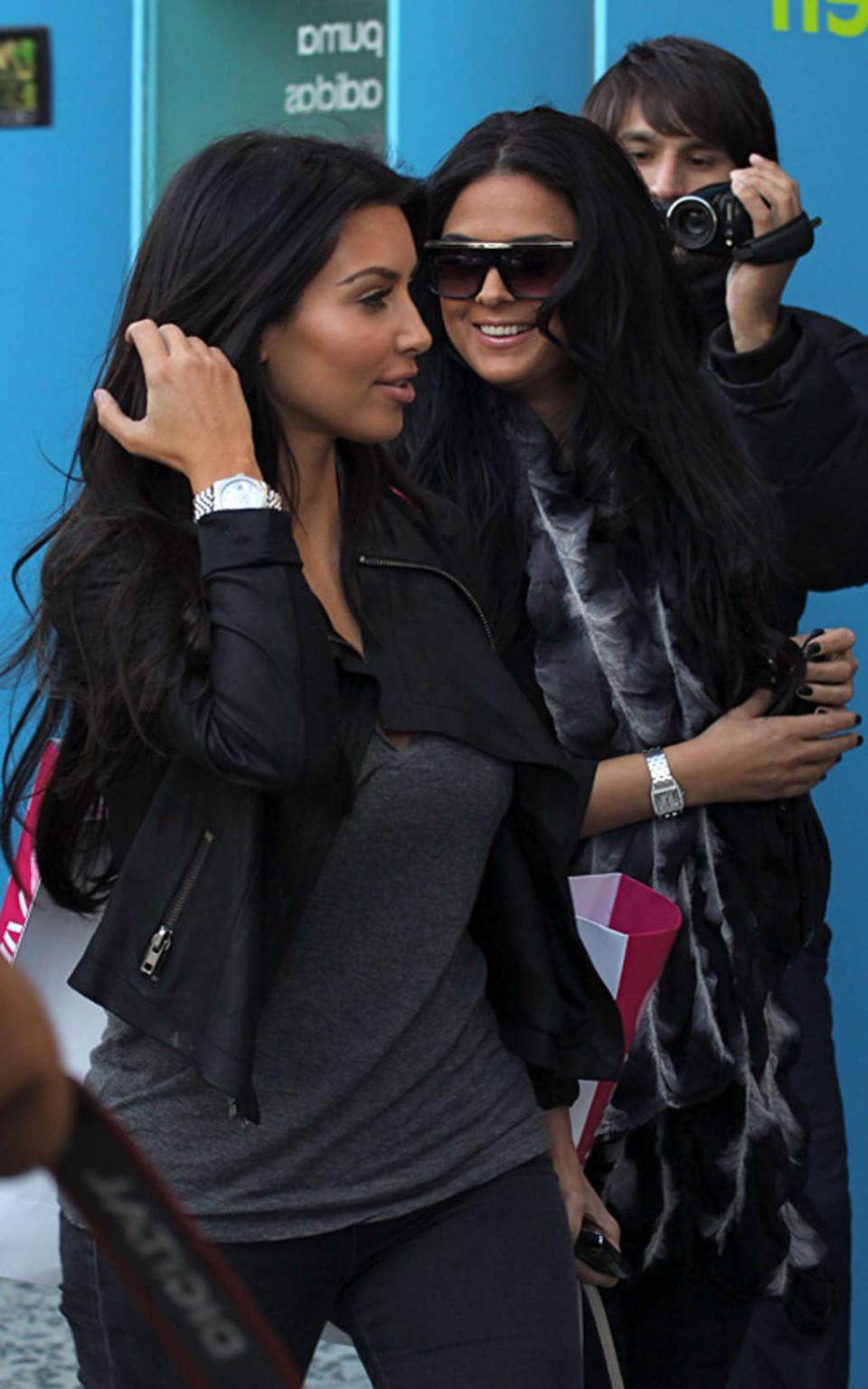 16P Kim Kardashian showing her fucking sexy ass in jeans on street
