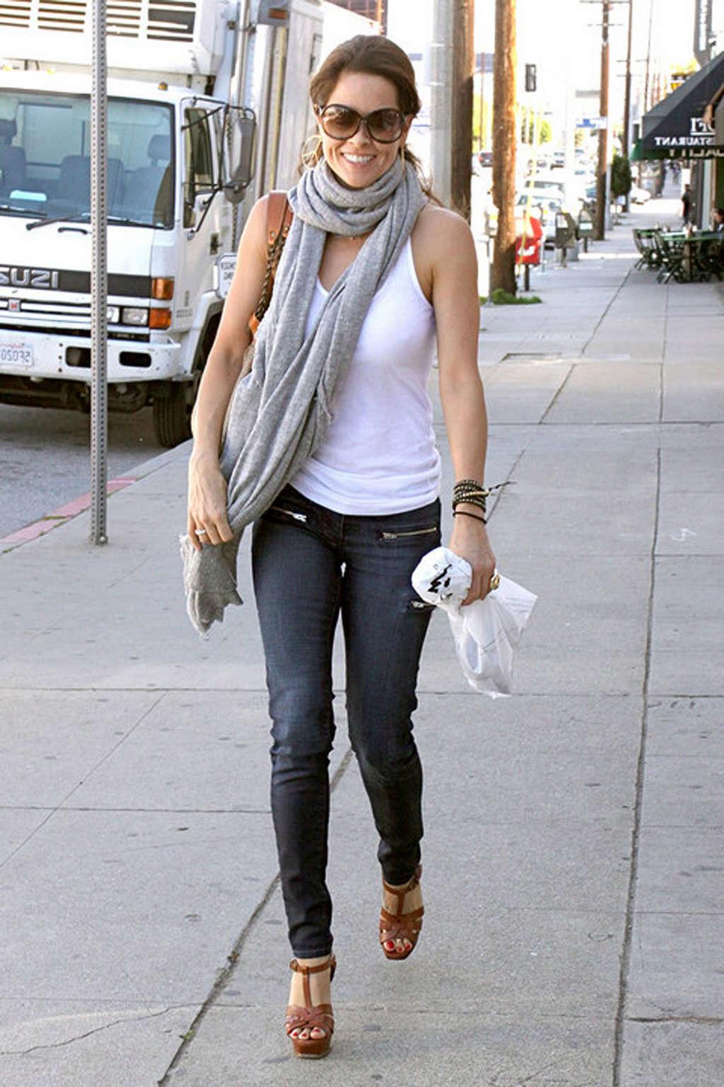 16P Brooke Burke showing her sexy legs in jeans on street