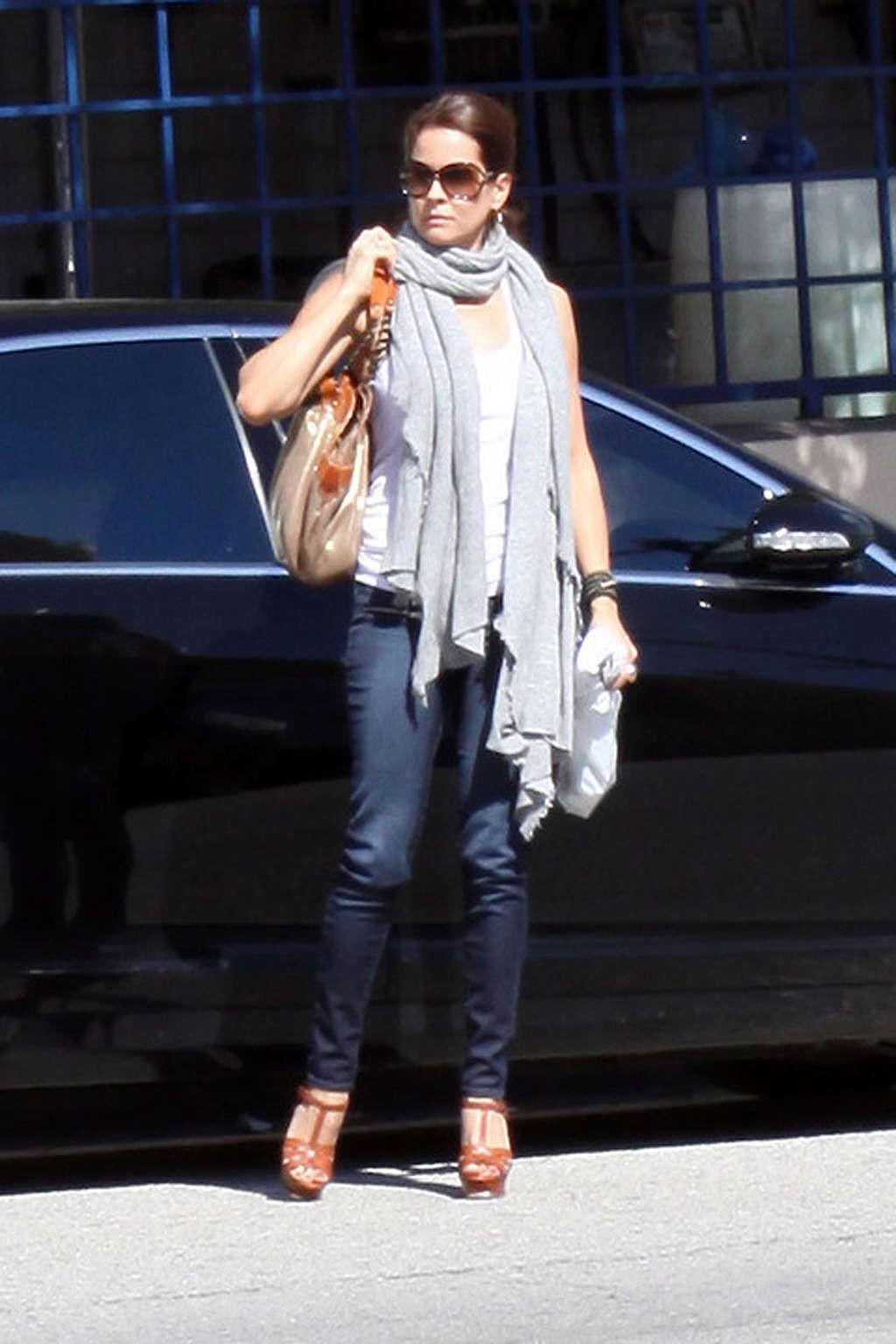 16P Brooke Burke showing her sexy legs in jeans on street