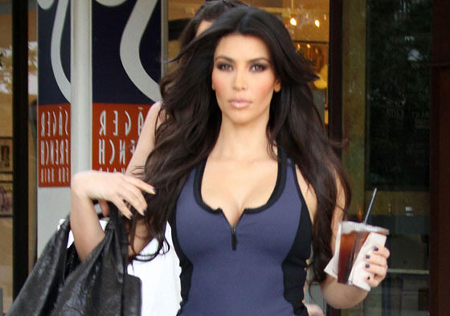 16P Kim Kardashian looking sexy while she walking the street and showing sexy ass in