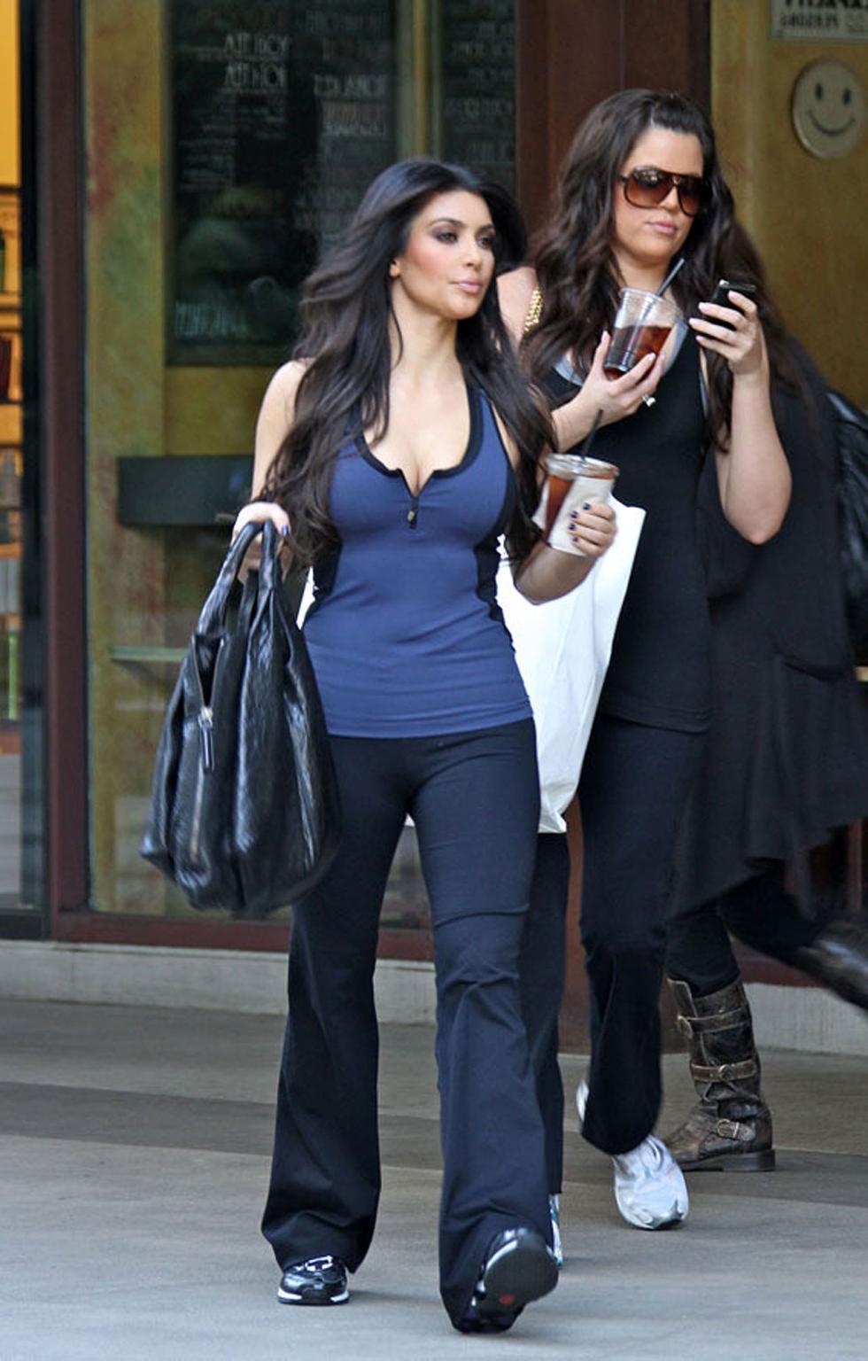 16P Kim Kardashian looking sexy while she walking the street and showing sexy ass in