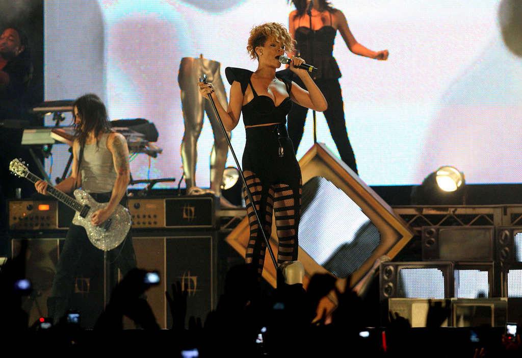 16P Rihanna looking hot in sexy outfit on stage and making out with guy