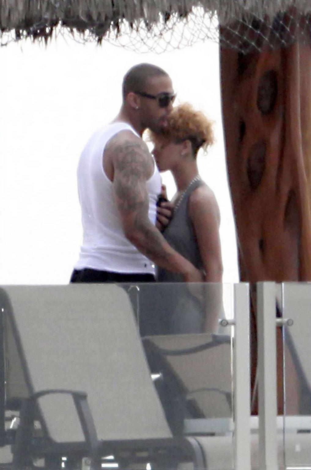16P Rihanna looking hot in sexy outfit on stage and making out with guy