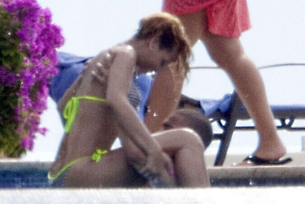 16P Rihanna looking hot in sexy outfit on stage and making out with guy