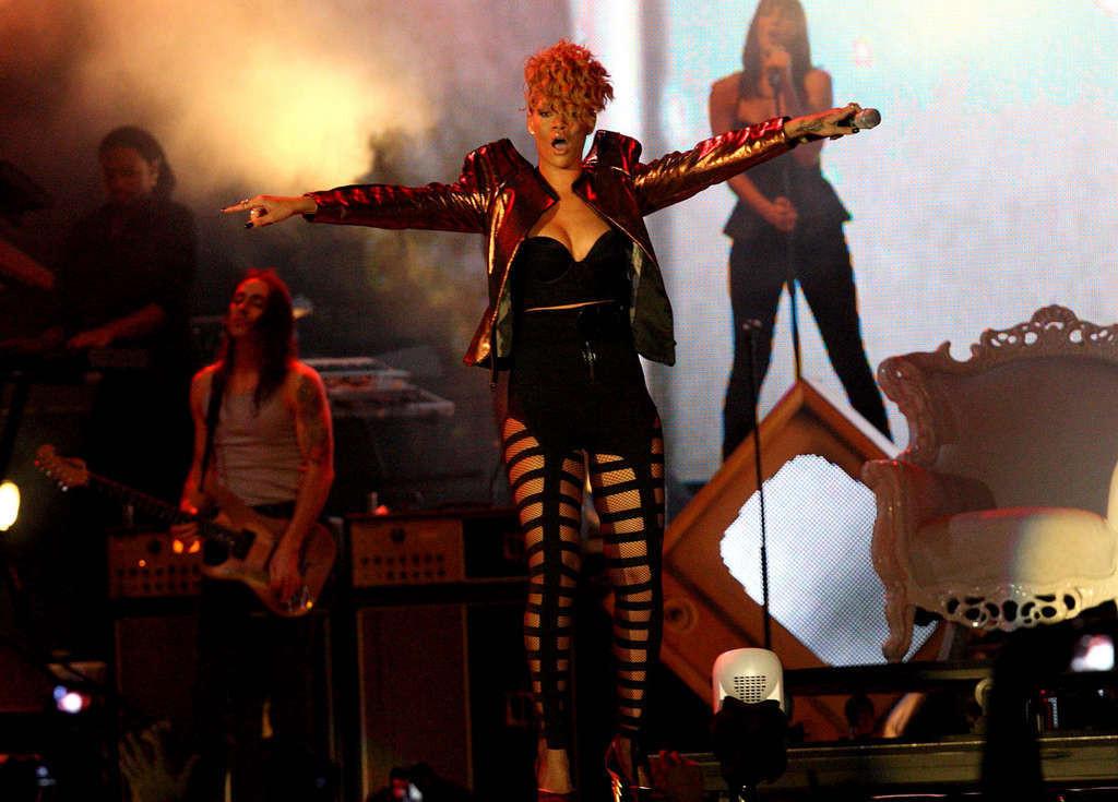 16P Rihanna looking hot in sexy outfit on stage and making out with guy
