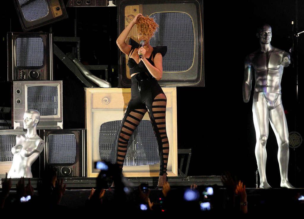 16P Rihanna looking hot in sexy outfit on stage and making out with guy