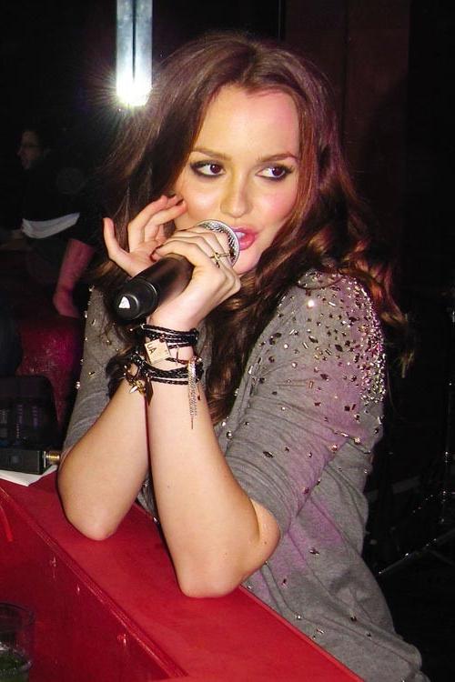 15P Leighton Meester her ass is master peace