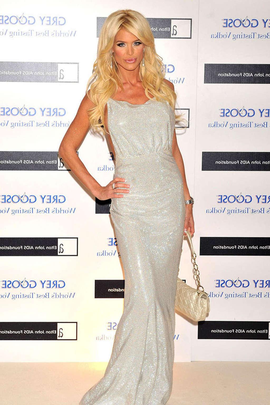10P Victoria Silvstedt side boob on street and pussy exposed upskirt paparazzi pictu