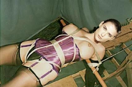 16P Demi Moore showing her pussy and tits and fucking hard