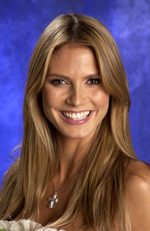 16P Heidi Klum posing very sexy in fuck me boots paparazzi pictures and showing tits