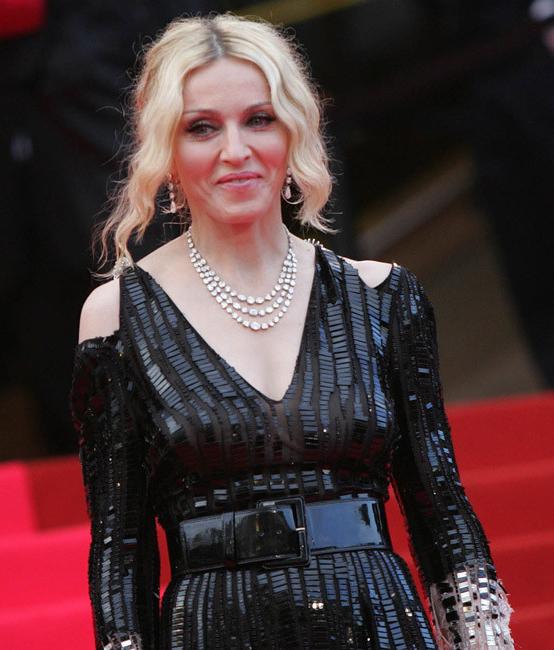15P Sexy celebrities posing very hot in see thru clothes