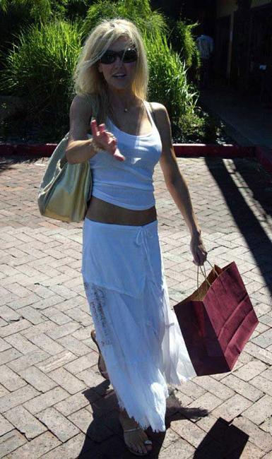 15P Sexy celebrities posing very hot in see thru clothes