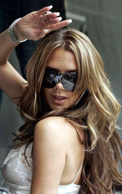 15P Fashionable celebrities posing in hot glamour shots