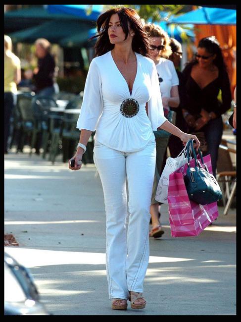 15P Celebs looking fine in various candid shots