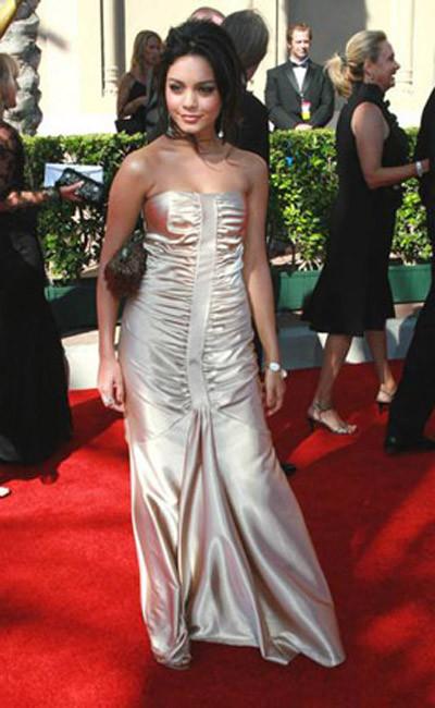 15P Famous celebrities gorgeous in evening gowns on red carpet