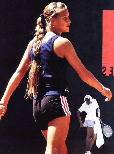 15P Long legged celebrities wearing skimpy shorts