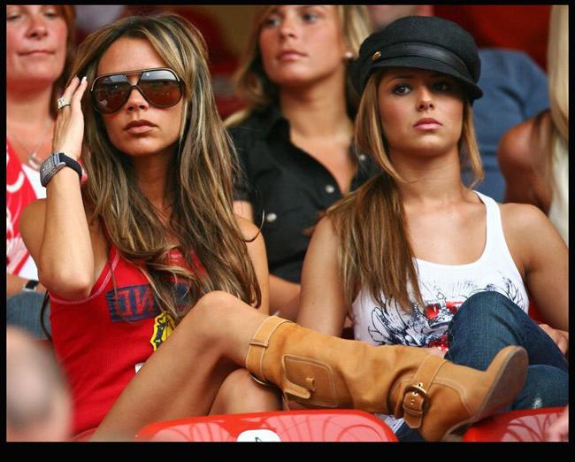 15P Long legged celebrities wearing skimpy shorts