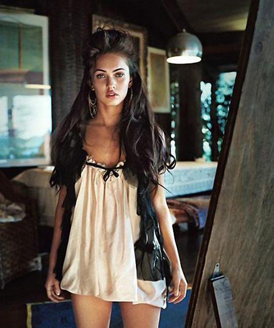 15P Beautiful celebrities modeling short dresses and looking great